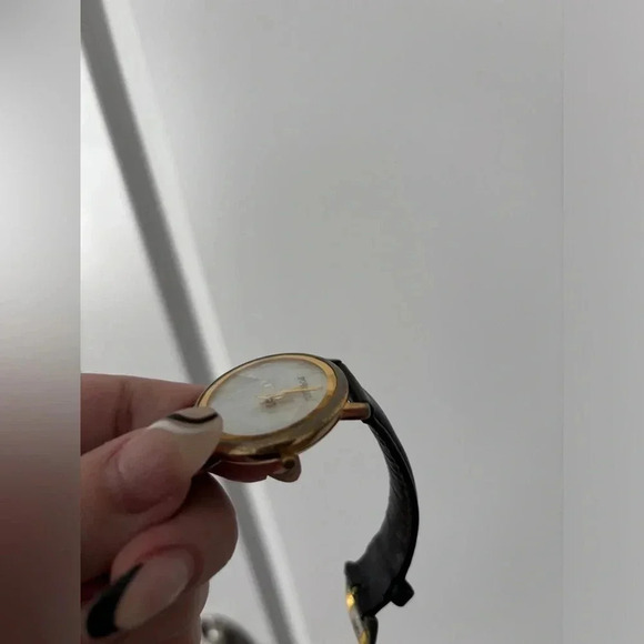 Vintage | Fossil | 1980's Fossil  World Gold Watch with Black Leather Band - Picture 2 of 7